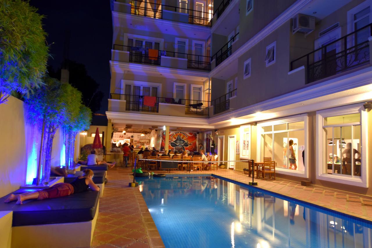 Mad Monkey Hostel Kampot (Adults Only) Exterior photo