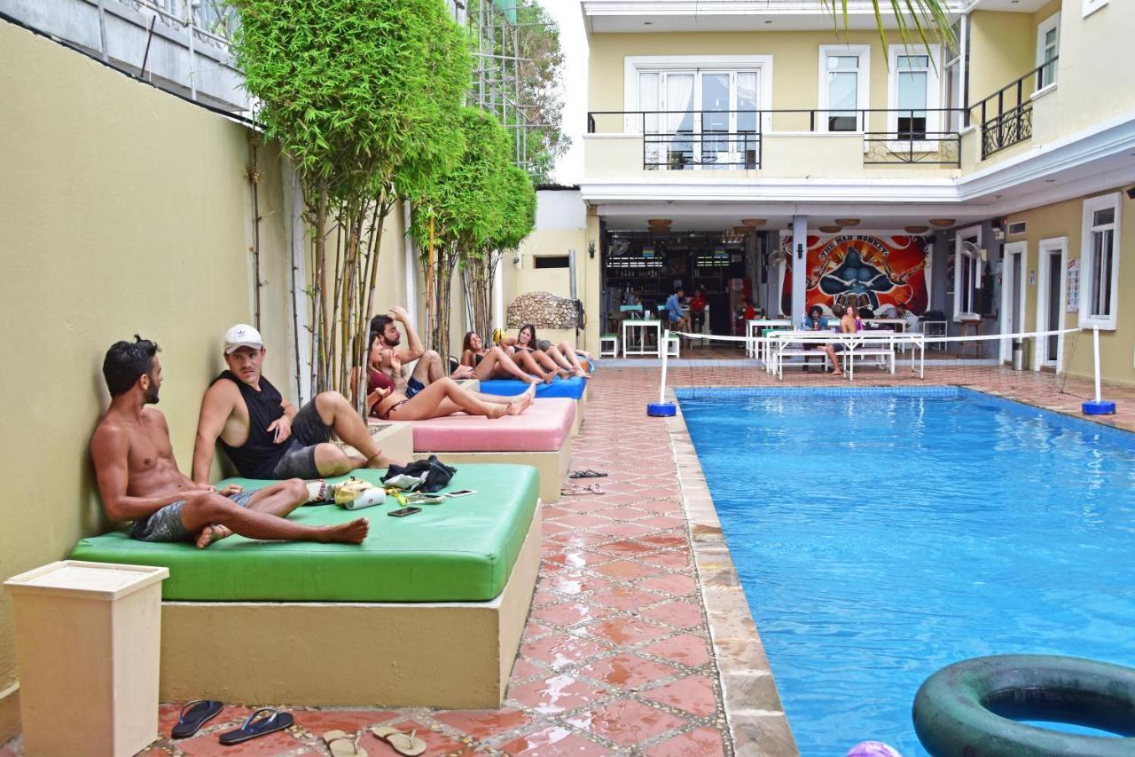 Mad Monkey Hostel Kampot (Adults Only) Exterior photo